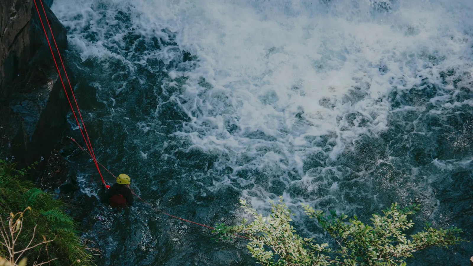 rafting río Ésera rafting río Ésera en Valle de Benasque en verano: qué hacer más allá del senderismo