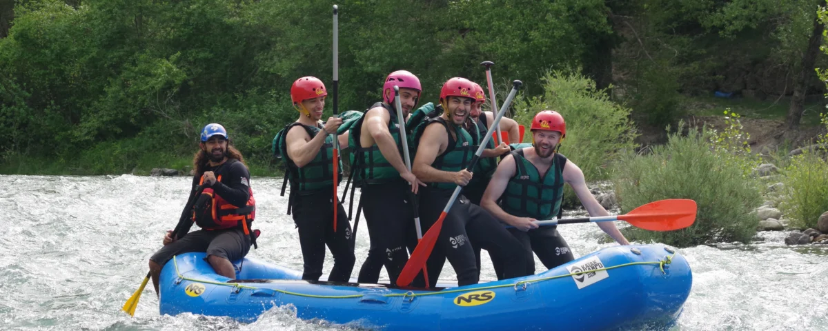 rafting en julio Pirineo: Rafting en julio en el Pirineo: caudales, ríos y qué esperar